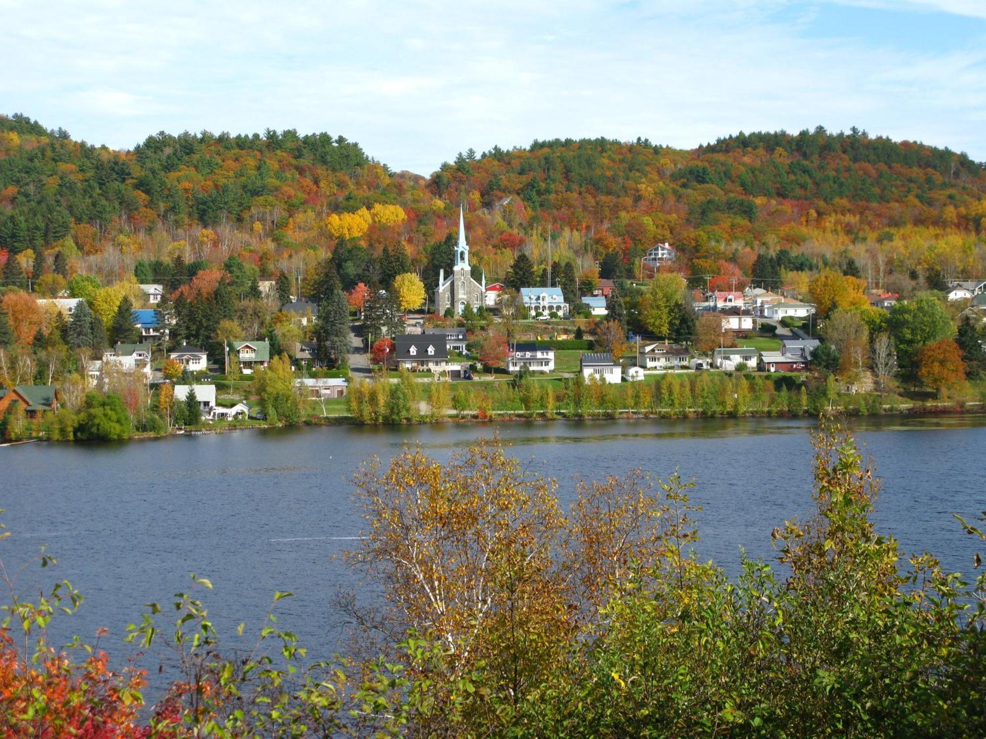 Gite Aux Traditions Saint-Jean-des Piles エクステリア 写真